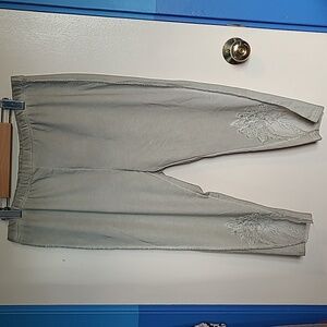 Minkas Khaki Pull On Capris XL NWT